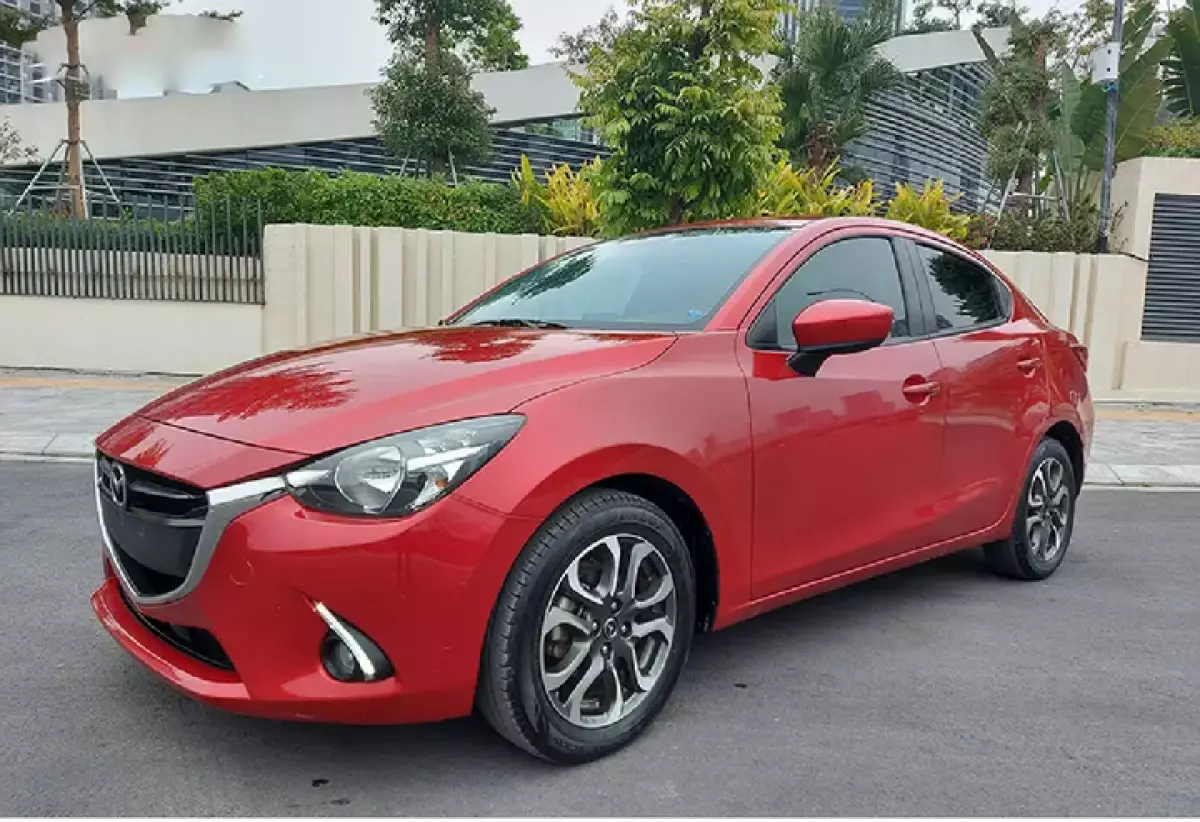 Với 300 triệu đồng, khách có thể chọn mua Mazda cũ.