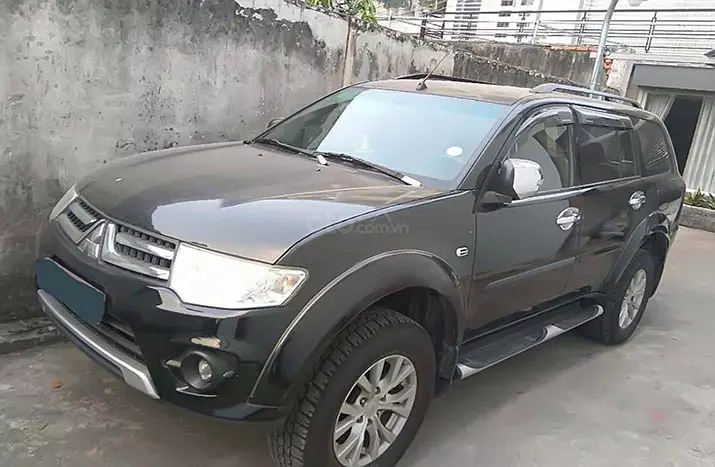 Nội thất Mitsubishi Pajero 2015.