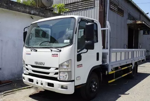 Thùng xe tải Isuzu 3.5 tấn thùng lửng rộng rãi, dễ dàng bốc dỡ hàng hóa