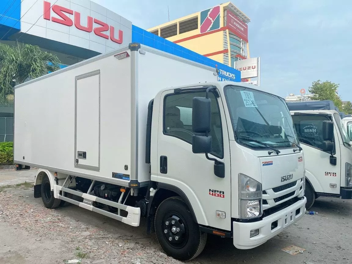 Xe tải Isuzu 3.5 tấn thùng bảo ôn giữ nhiệt độ ổn định cho hàng hóa