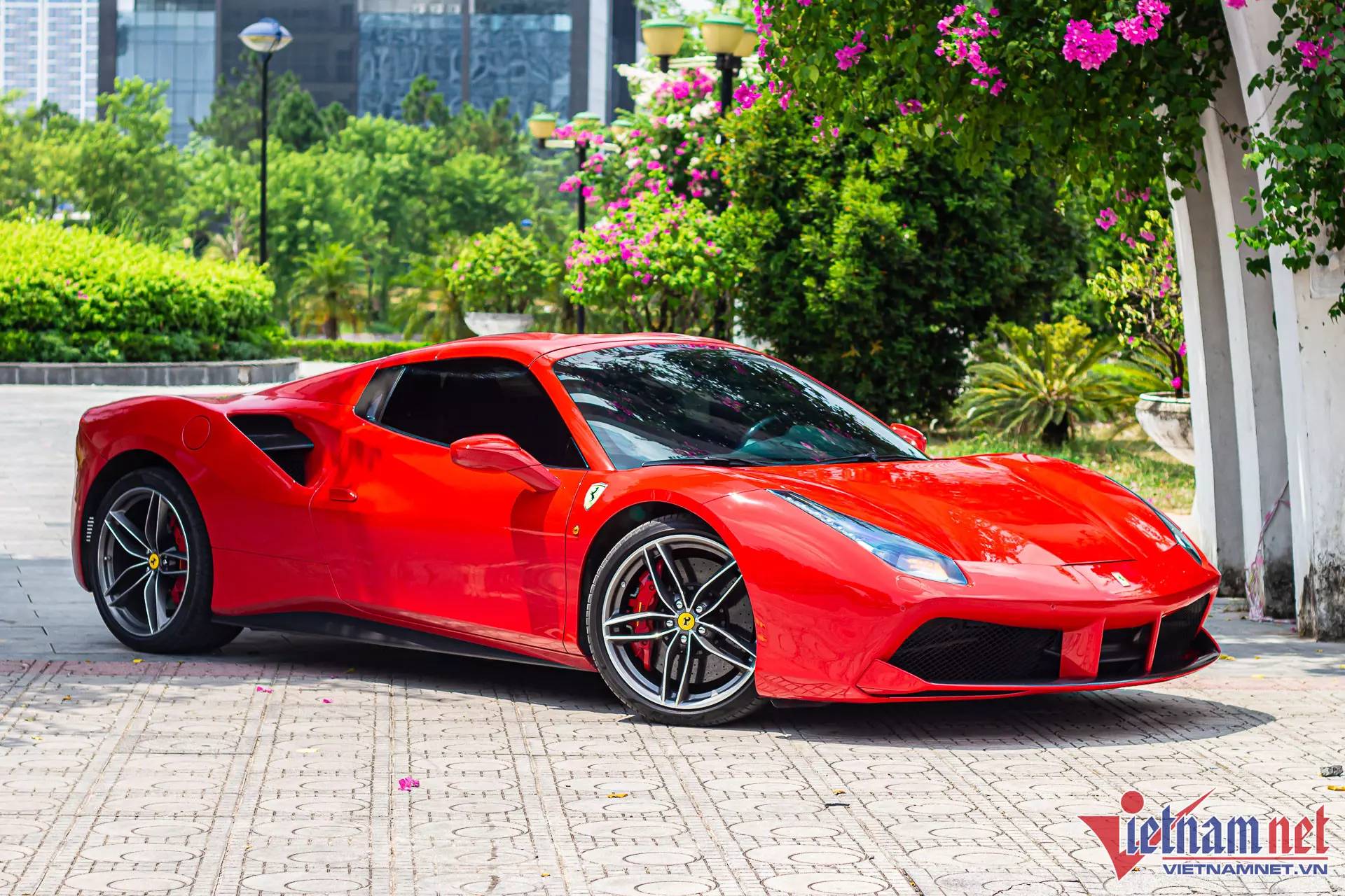 Gặp lại siêu xe Ferrari 488 Spider một thời gắn bó với Cường Đô la