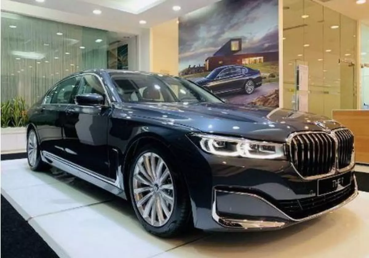 BMW 740 Li 2019 giảm mạnh nhất thị trường lên đến 580 triệu đồng.