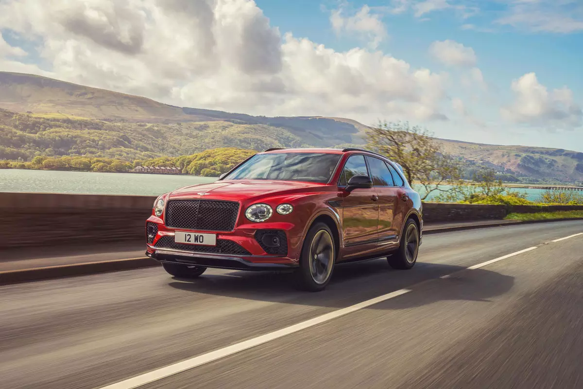 Bentley Bentayga S 2022 chính thức nhận đơn đặt hàng tại Việt Nam.