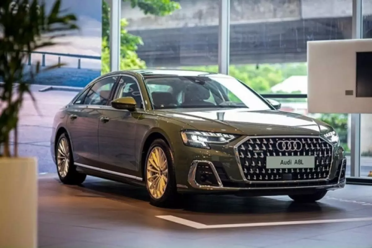 Audi A8L: Xe sang trọng giảm giá