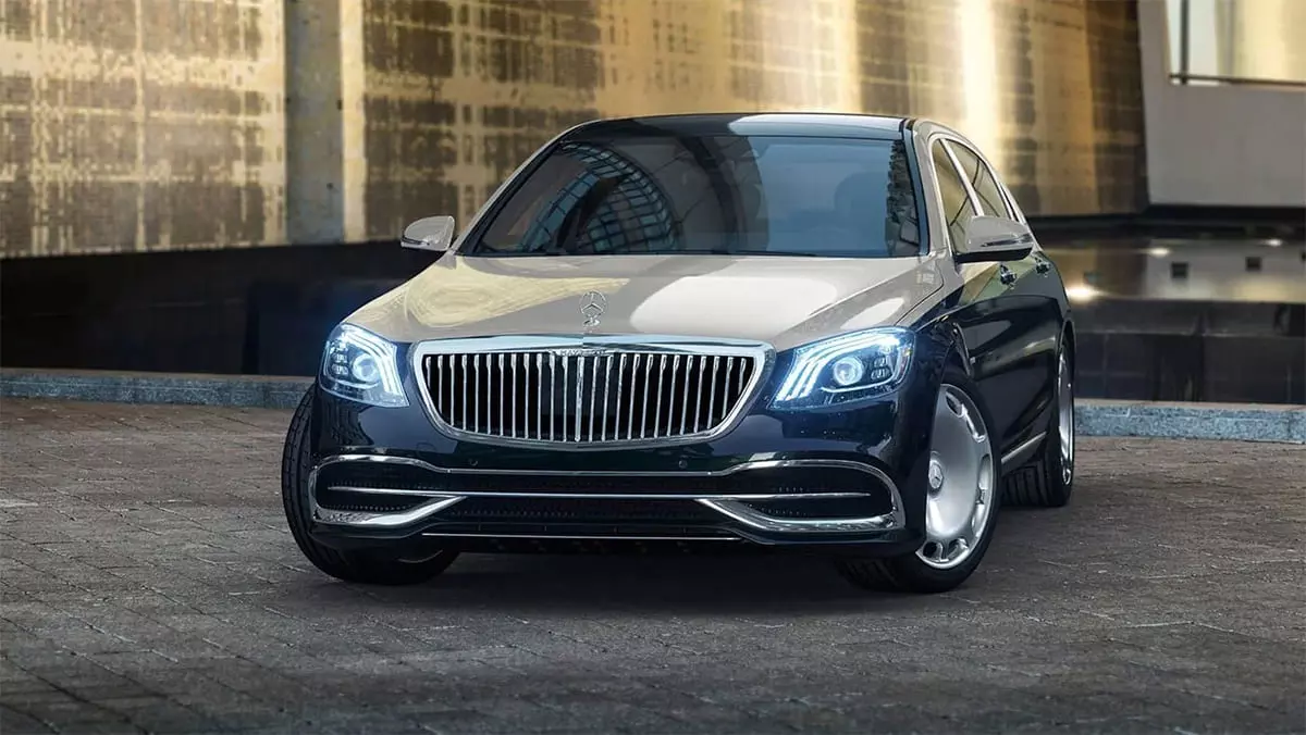 Maybach S560 vận hành mạnh mẽ, êm ái với khối động cơ 4L V8