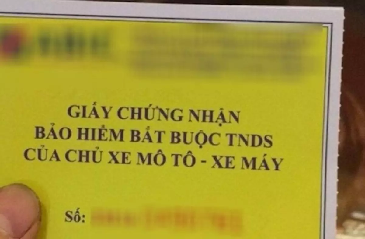 Hình ảnh minh họa: Chiếc ô tô gặp sự cố trên đường