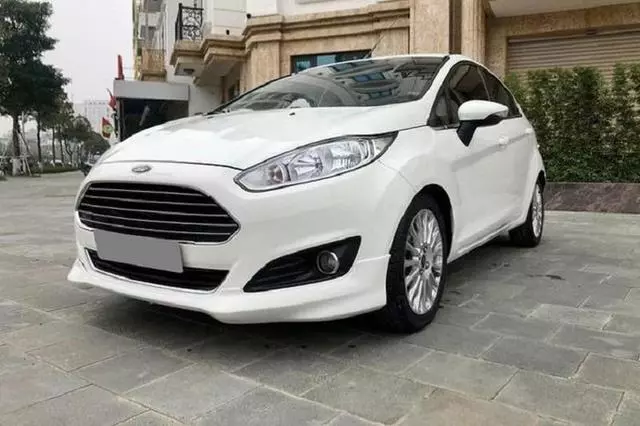 Ford Fiesta hatchback 2017: Nên mua lại hay không với ngân sách 330 triệu?