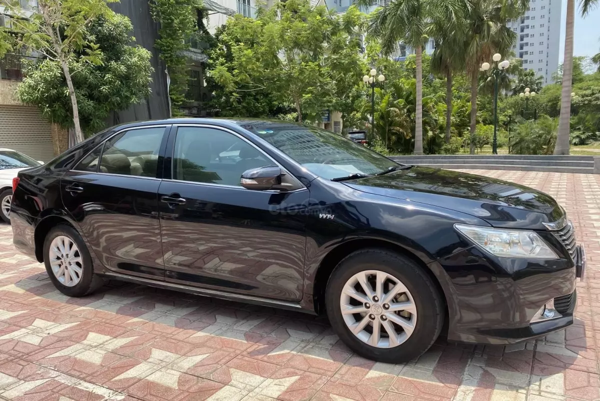 Toyota Camry 2013 rao bán 655 triệu đồng