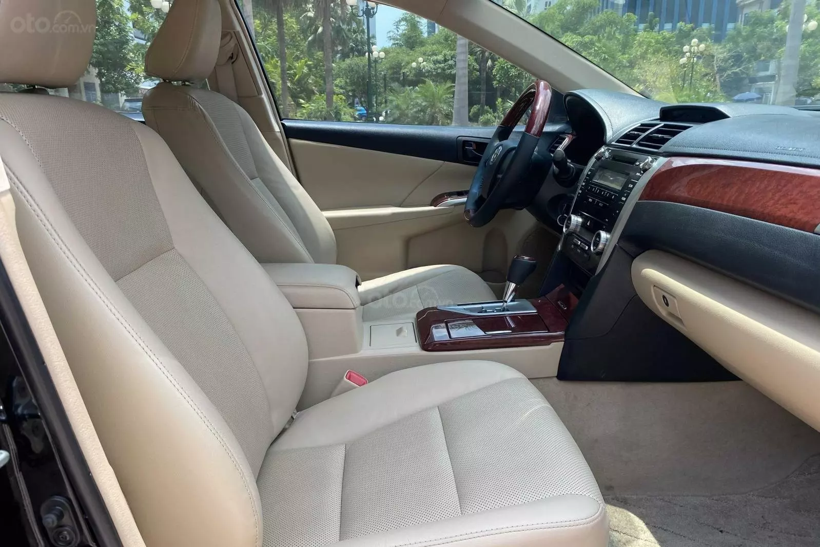 Hàng ghế sau Toyota Camry 2013