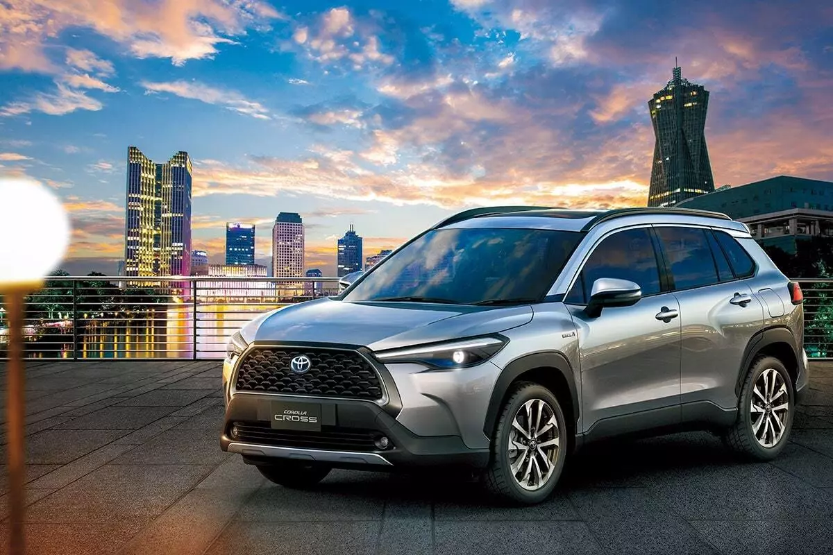 Giá của Toyota Corolla Cross 2020 có phần cao hơn Mazda CX-5 một chút