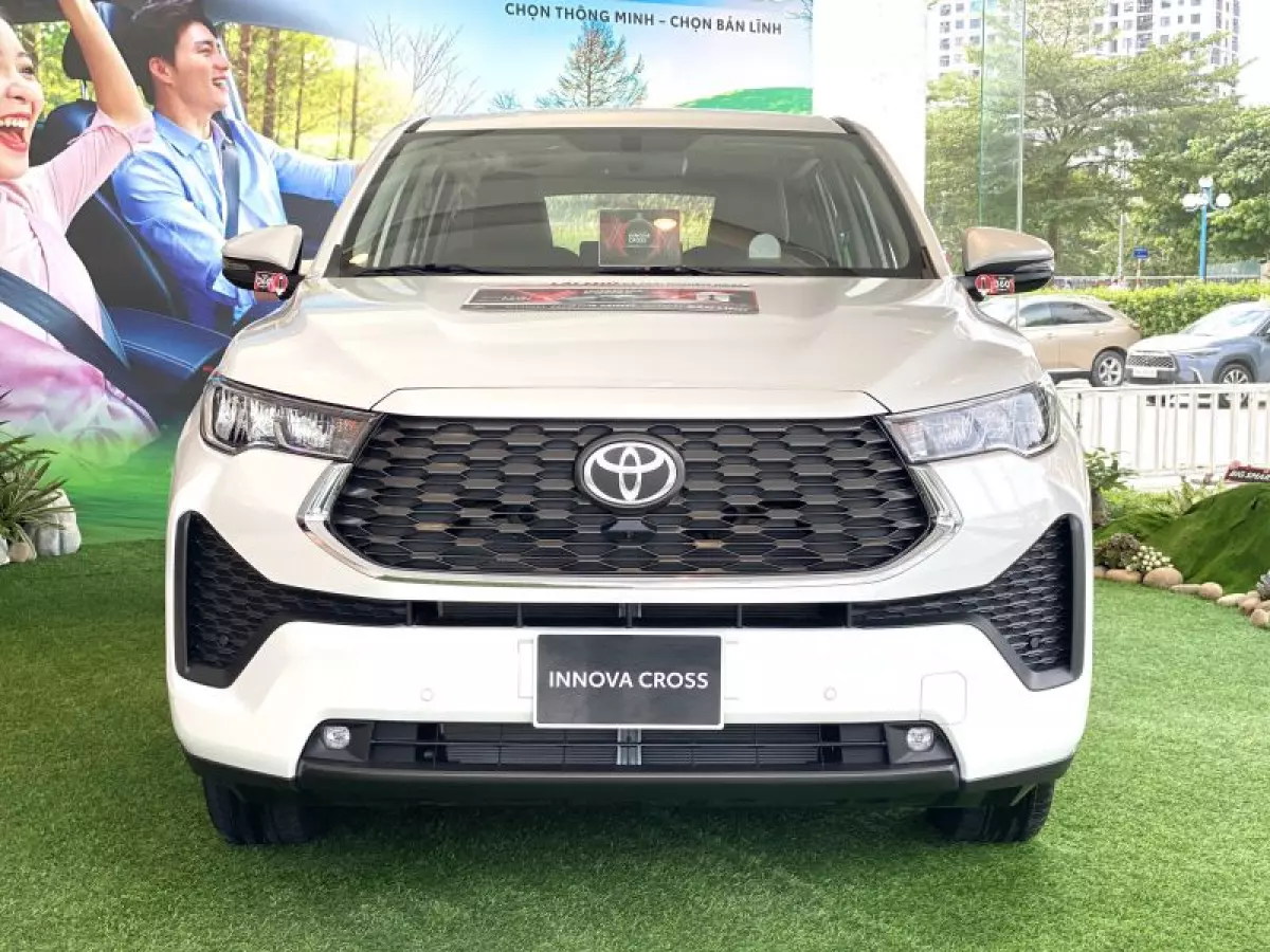 Toyota Innova Cross 2024: Rộng rãi, tiết kiệm, bền bỉ