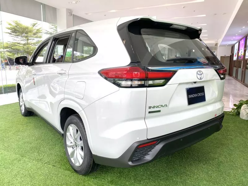 Toyota Innova Cross 2024: Vẻ ngoài mạnh mẽ, đầy cá tính