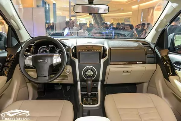 Khoang nội thất Isuzu mu-X 2024