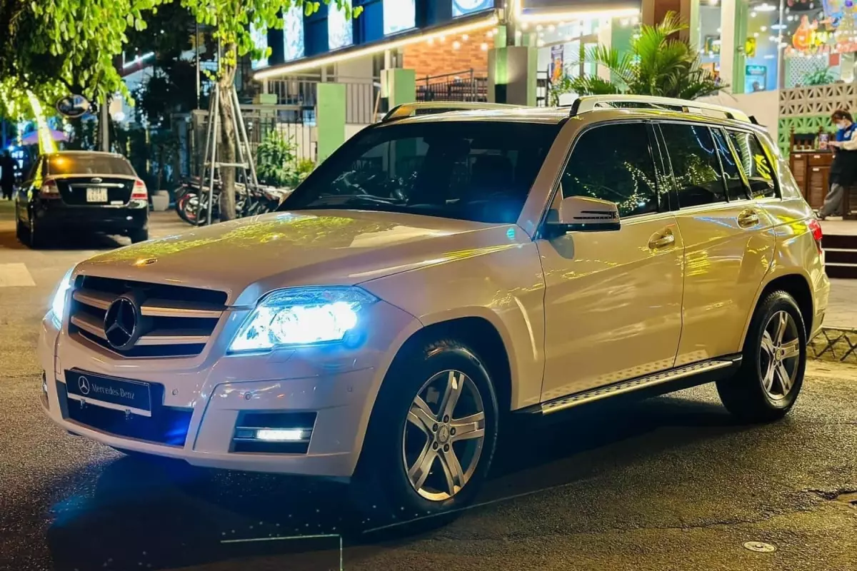 Chiếc Mercedes-Benz GLK 300 4Matic 2012 màu trắng, lăn bánh 150.000km, biển số Hà Nội.