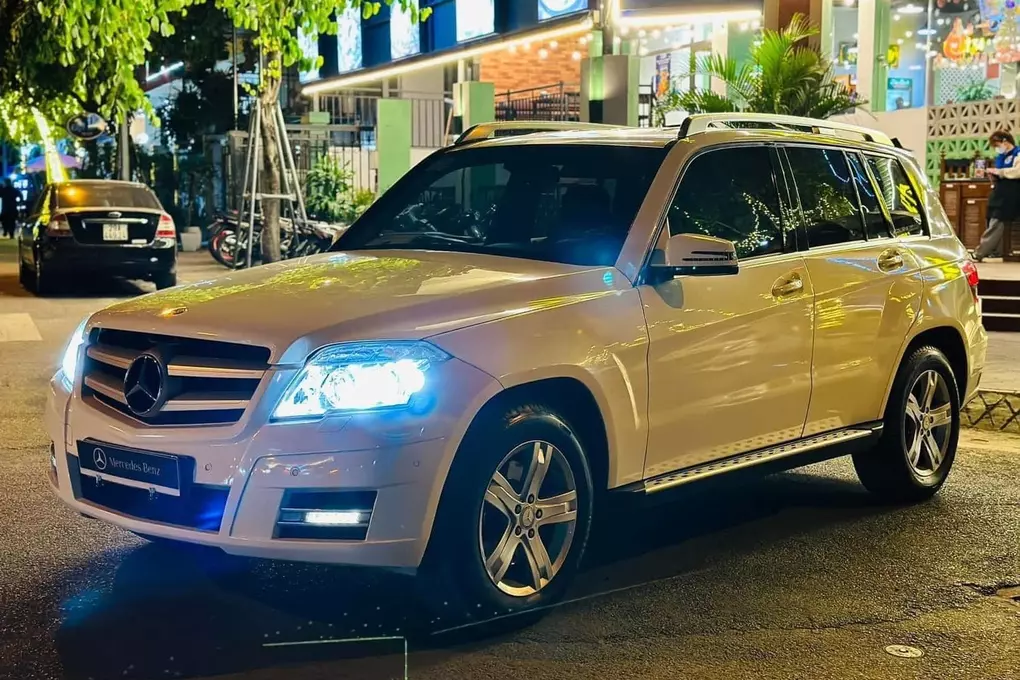 Mercedes-Benz GLK được thay thế bởi GLC với thiết kế mềm mại hơn.