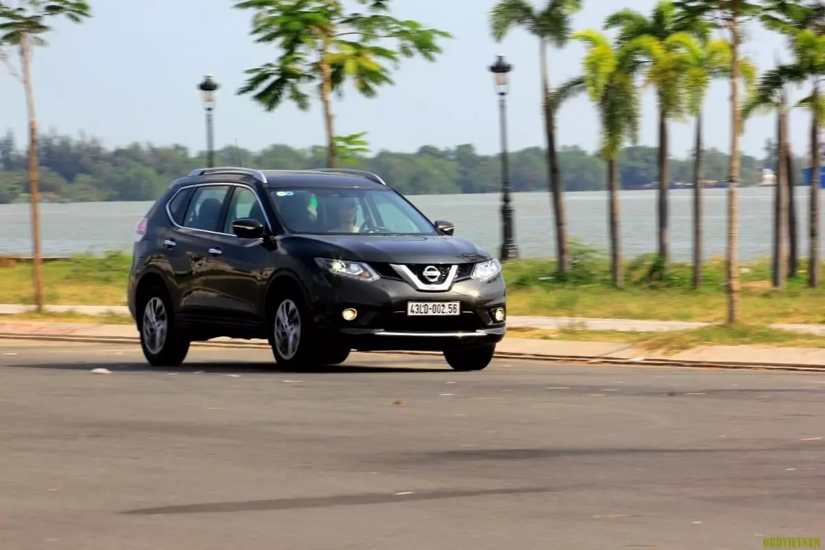 Nissan X-Trail 2017 - Góc nhìn ngang