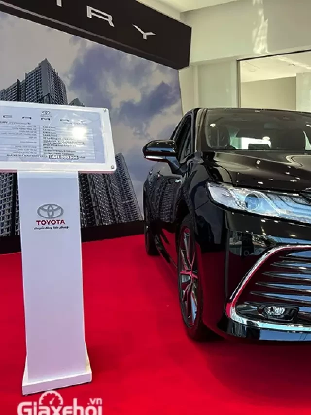   Toyota Camry 2022: Nâng Cấp Động Cơ và An Toàn, Sức Ép Đối Thủ