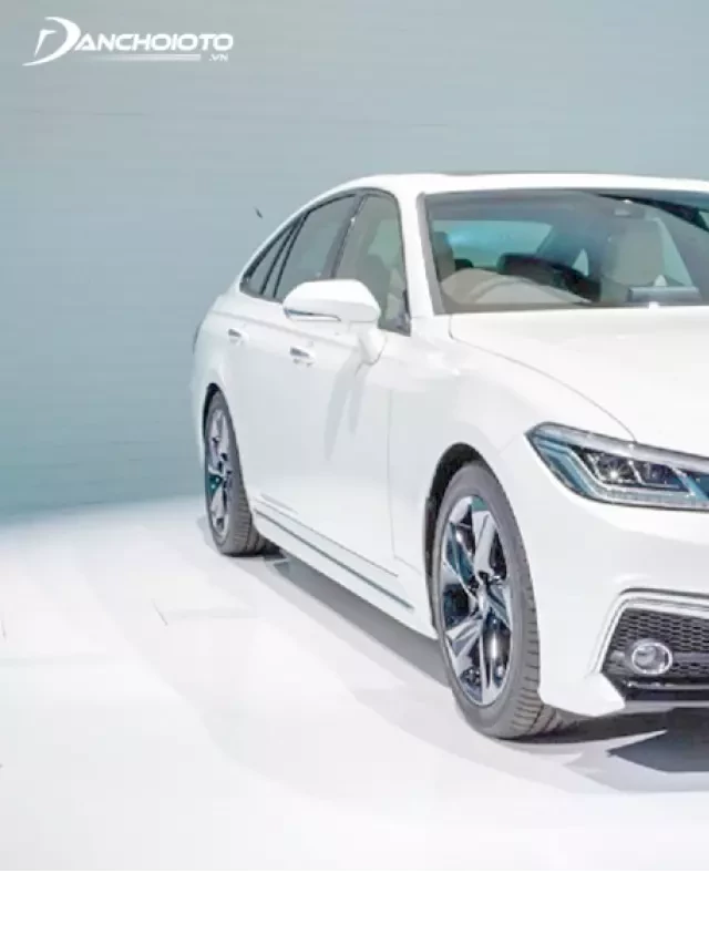   Đánh giá Toyota Crown: Tuyệt tác của xe hạng sang trong cái nôi bình dân