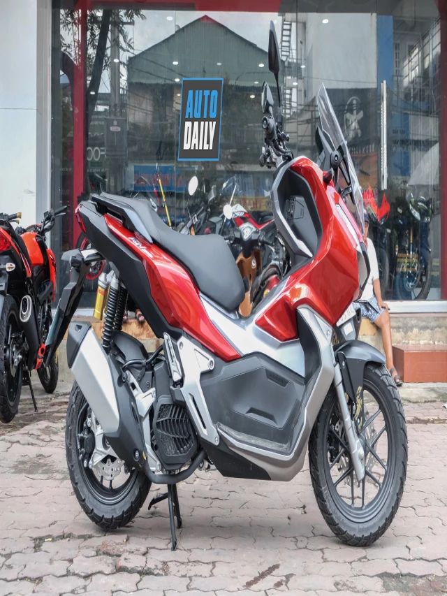   Tầm giá 100 triệu đồng, nên chọn mua Honda ADV 150 hay ADV 160?